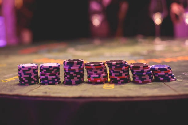 sinardewa live casino table on mobile screen with real dealer